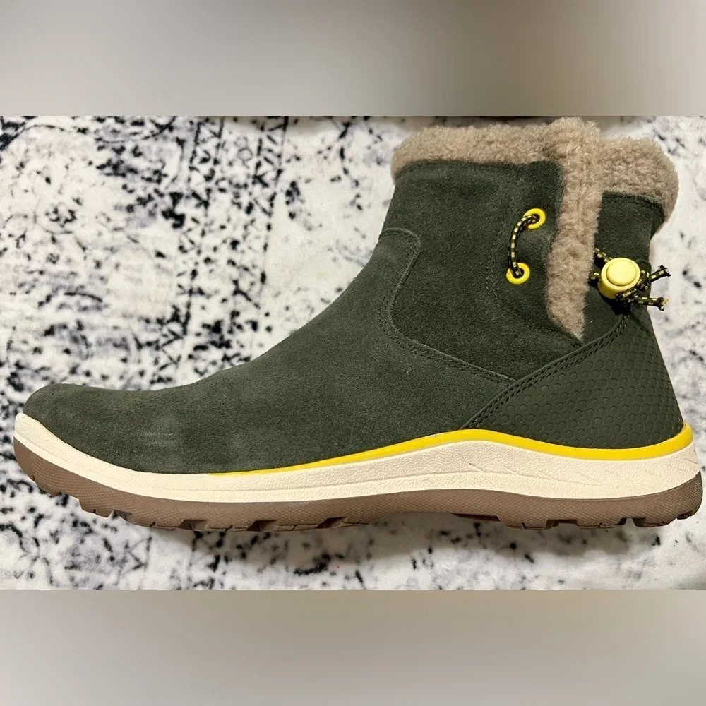 BareTraps Charcoal and Tan Winter Boots